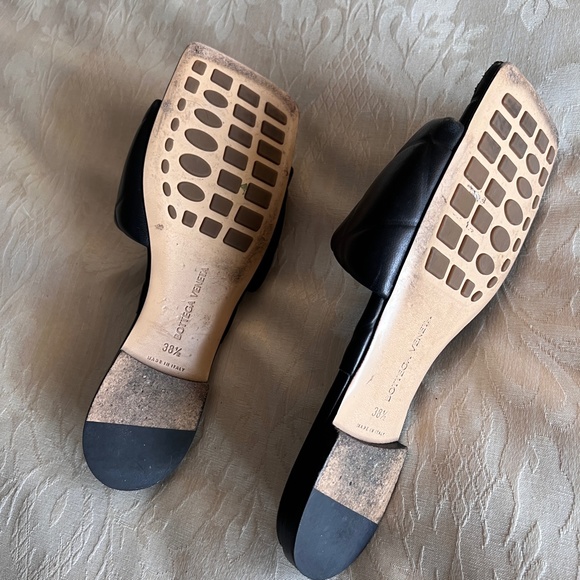 Bottega Veneta Lido Quilted Sandal | Box & Dust Bags Incl. - Picture 7 of 7